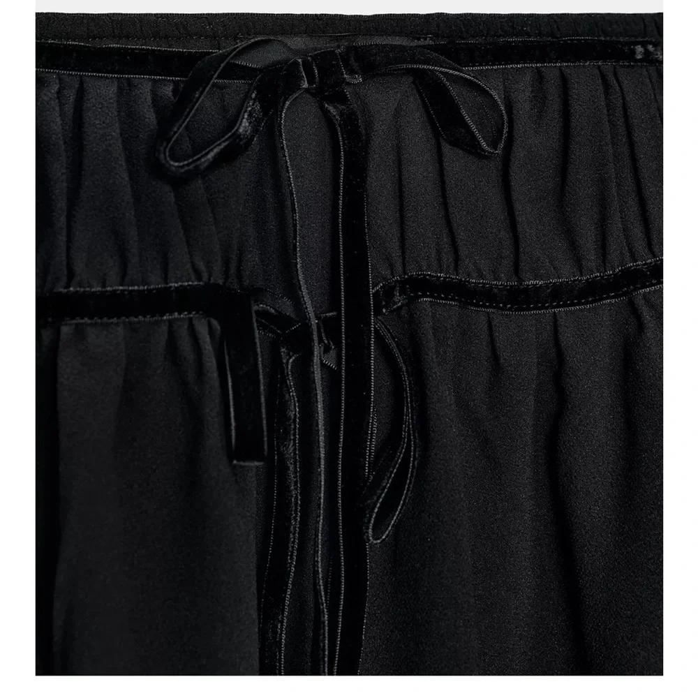 Zara NWT BLACK VELVET BOW GEORGETTE MINI SKIRT - Picture 2 of 9
